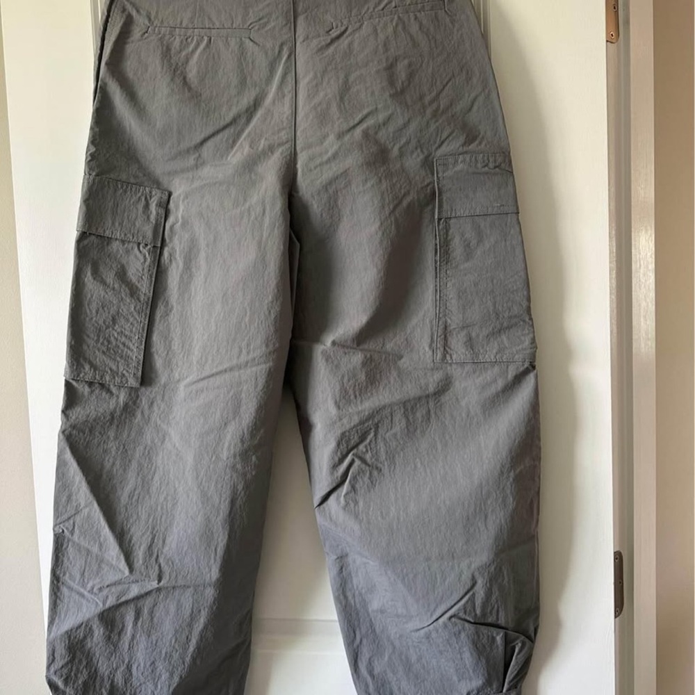 Zara Women's Gray Nylon Cropped Cargo Pants